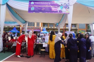 Langkah Nyata STIKES HI: Edukasi dan Aksi Kesehatan dalam Job Fair, Expo & Gebyar SMA-SMK Yadika Kota Jambi